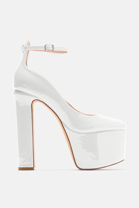 Kinsley Ultra Platform Pumps White Fashion Nova Shoes