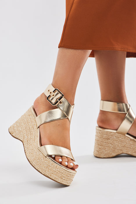 Fashion nova wedges shop