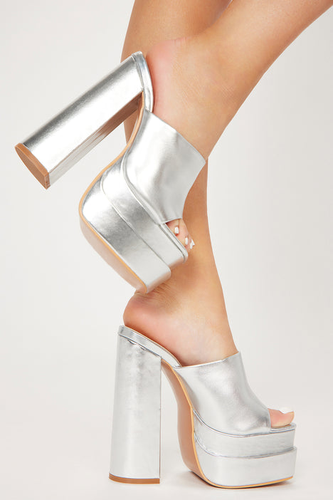 Silver metallic clearance platform heels