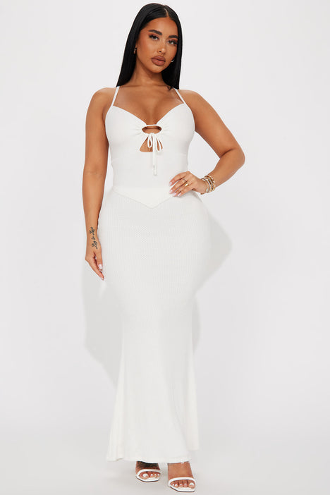 Fashion nova white maxi skirt hotsell
