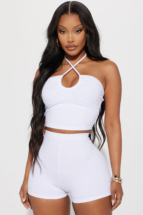 Fashion nova white shorts hotsell