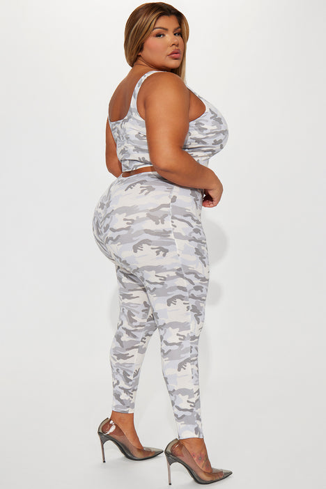Fashion nova camo leggings outlet