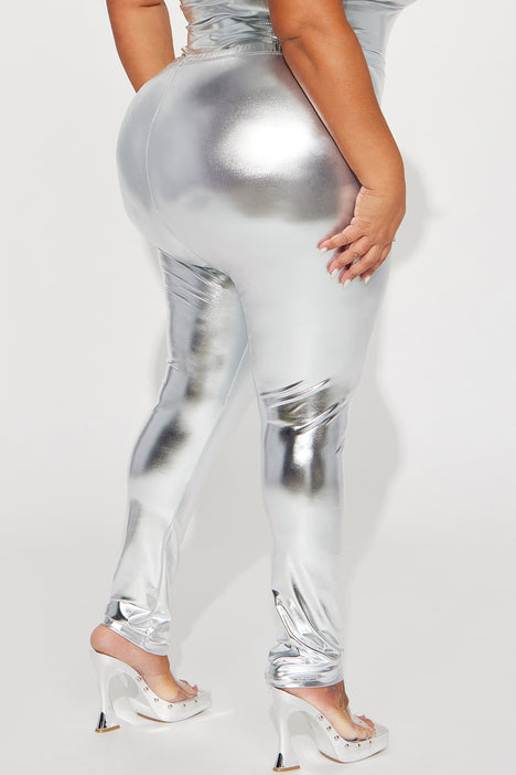 Stuntin' On You Metallic Legging - Silver