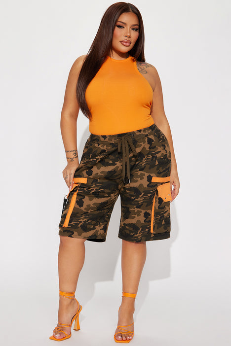 Womens cargo camo best sale shorts