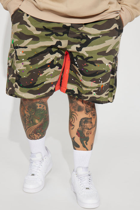Camo shorts sales mens fashion