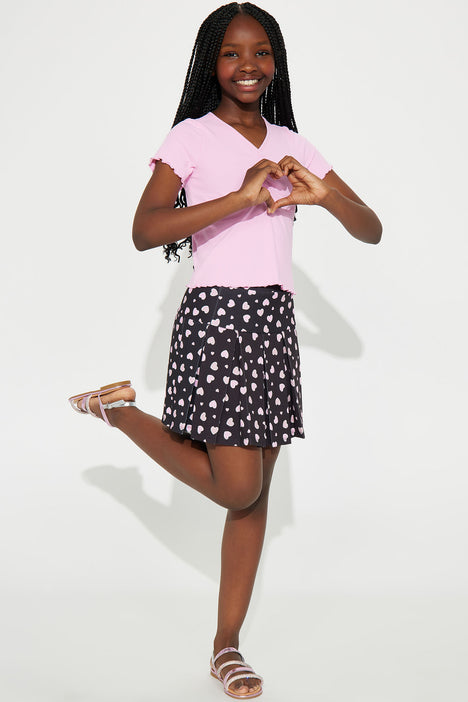 Fashion nova black skater skirt hotsell