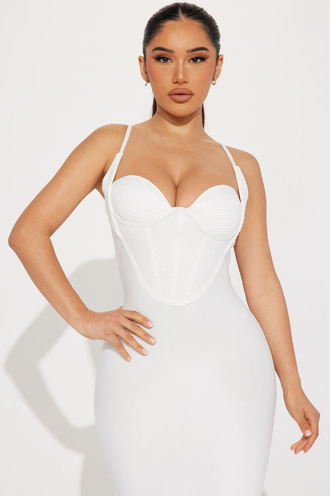 All white outfit fashion nova store