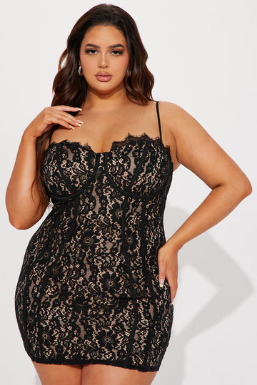 Fashion nova plus 2025 size black dress