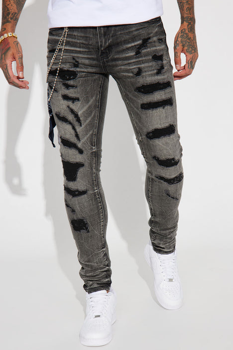 Skinny jeans with cheap chains