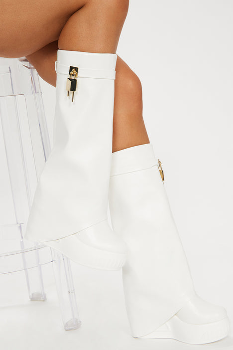White boots deals fashion nova