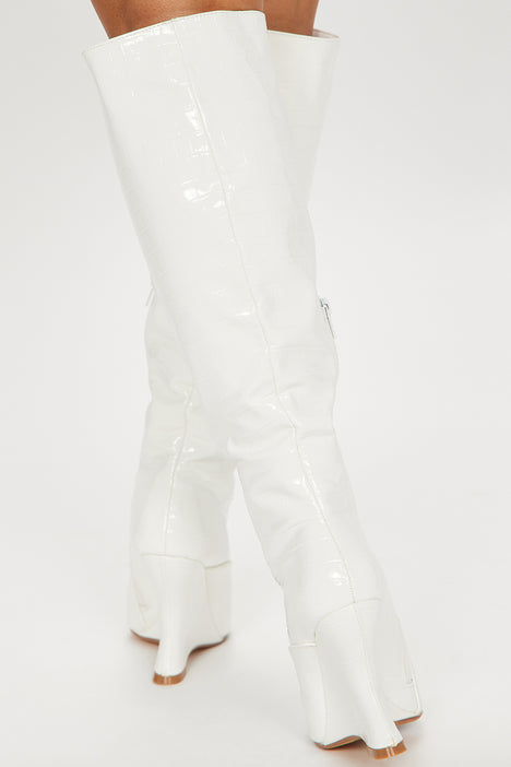 White boots fashion nova store
