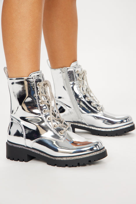 No heel combat boots top