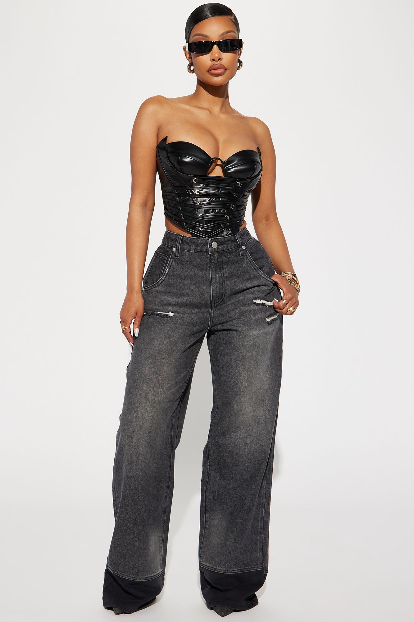 corset and baggy jeans