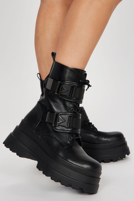 Combat boots fashion nova sales