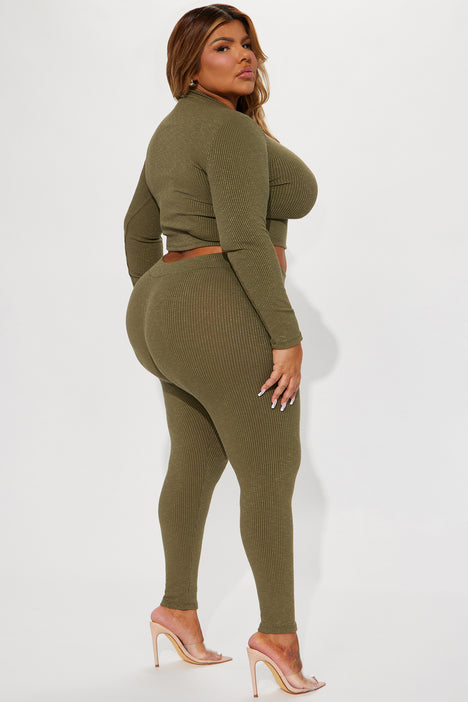 Fashion nova plus size leggings discount