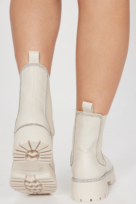 Cream hotsell flat boots