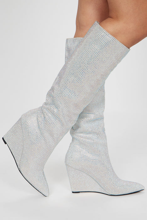Fashion nova clearance shoes run small