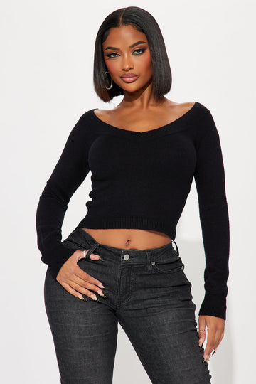 Off the shoulder store sweater crop top