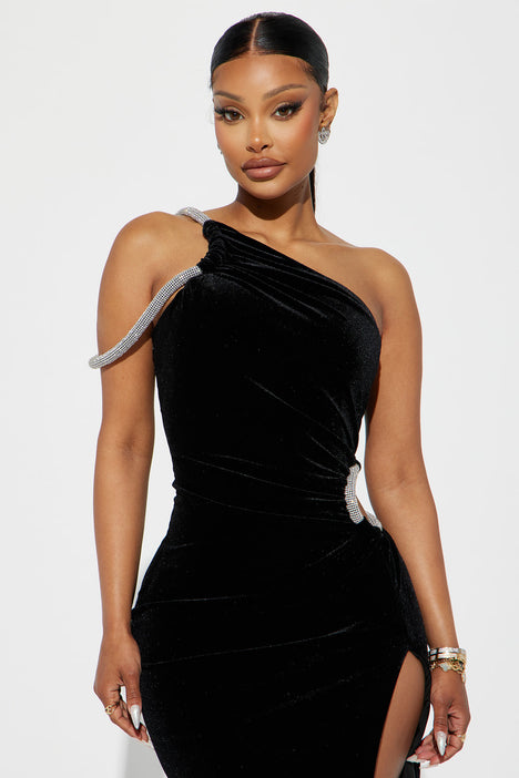 Fashion nova black velvet dress discount