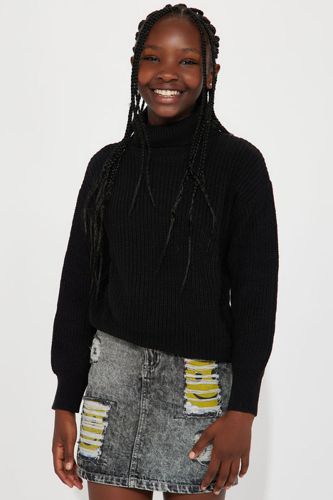 Black flowy shop turtleneck