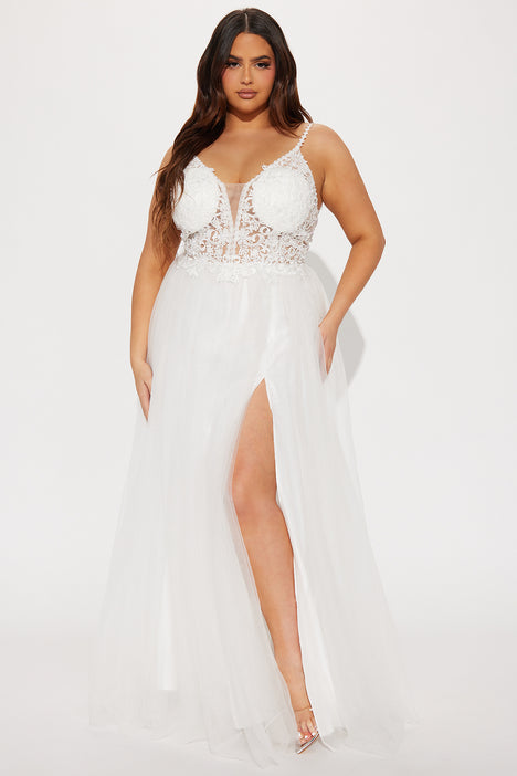 Fashion nova plus deals size wedding dresses