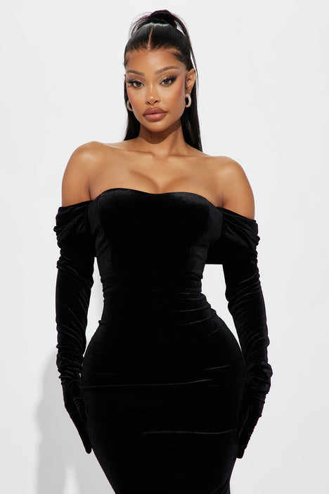 Fits Like A Glove Velvet Gown Black
