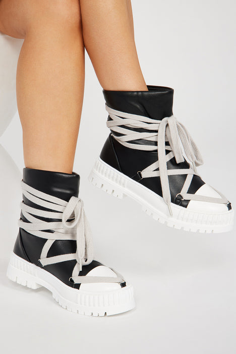 Strolling Around Town Sneakers Black Fashion Nova Shoes