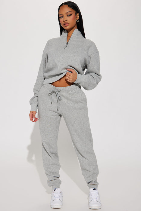 Fashion nova shop matching sweatsuit