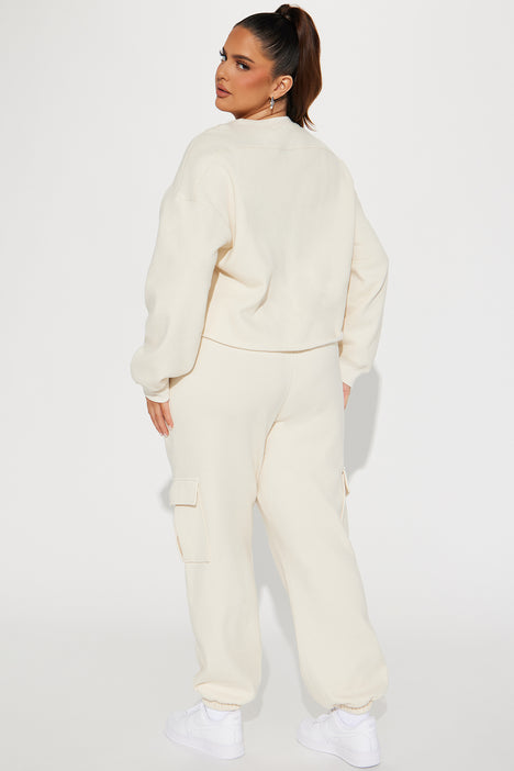 Cream sweatpants 2025 set