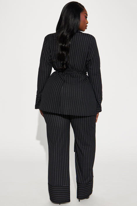 Women's black on sale pinstripe pant suit