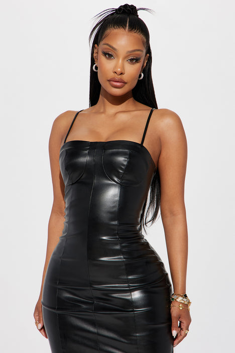 Fashion nova shop peekaboo dress