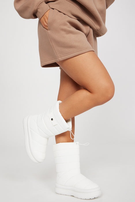 Fashion nova white clearance boots