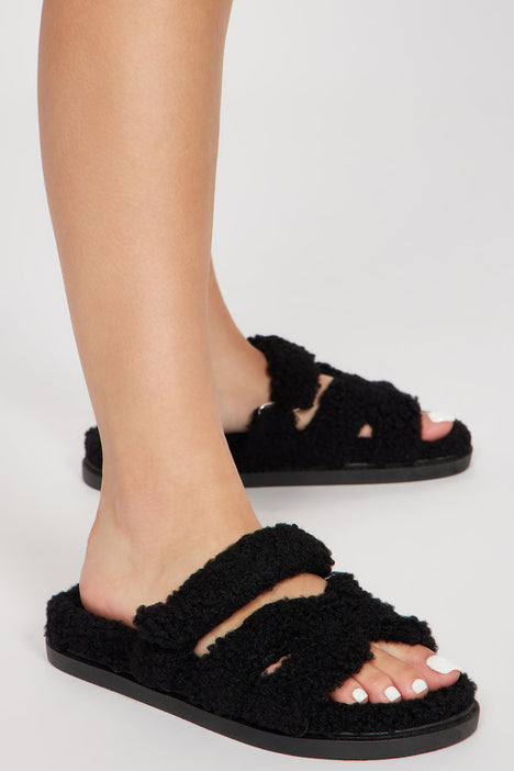 Fashion nova top fluffy slippers