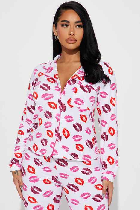 Fuzzy pajama best sale set fashion nova