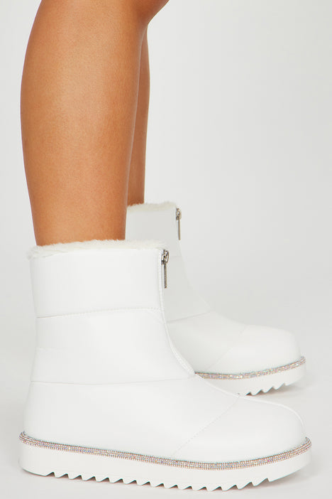 Flat white boots hotsell