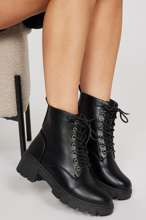Combat boots fashion nova hot sale