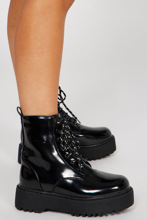 Places that sell 2025 combat boots near me