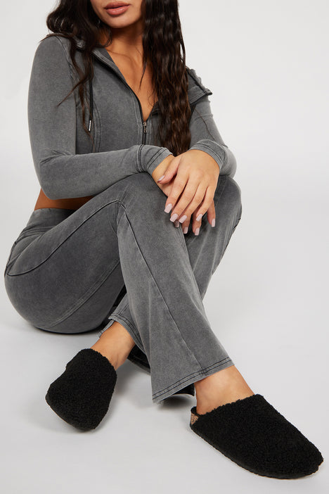 Fashion nova slippers store