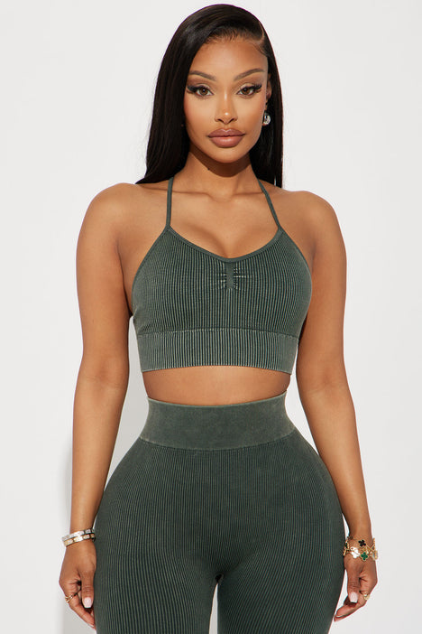 Fashion nova sports bra 2025