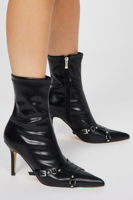 Beha pointy toe bootie 2025