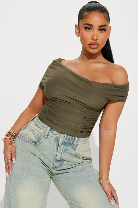 Fashion nova off deals the shoulder top