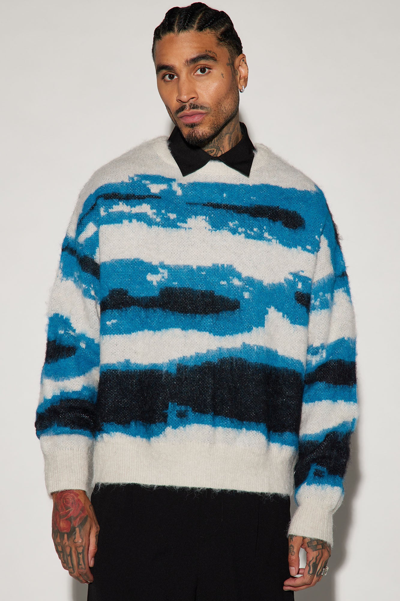 Fuzzy crewneck sweater outlet