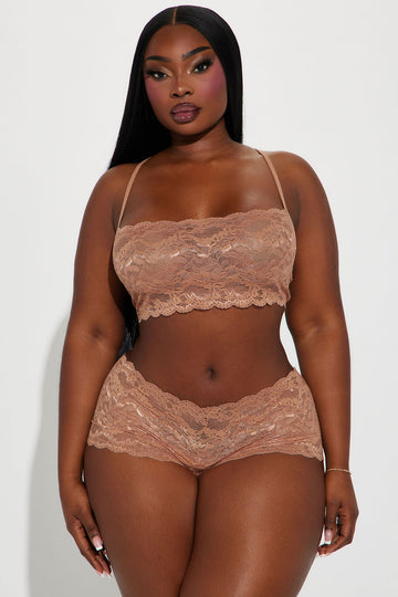 Fashion nova plus deals size lingerie
