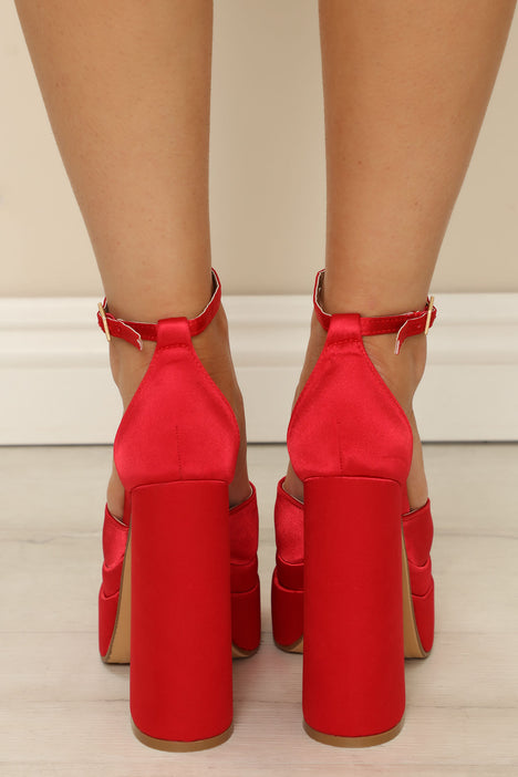 Red heels fashion nova online