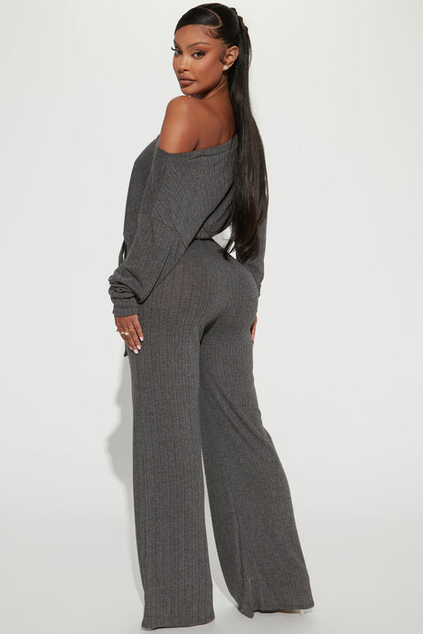 Fashion nova black outlet off the shoulder jumpsuit