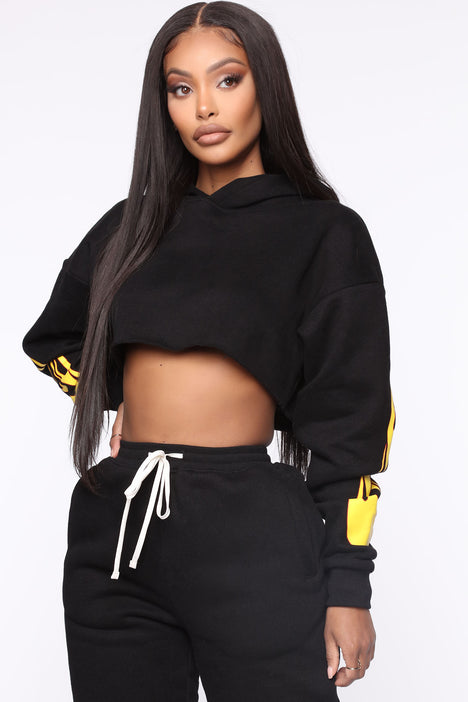 Cropped hoodie fashion nova store