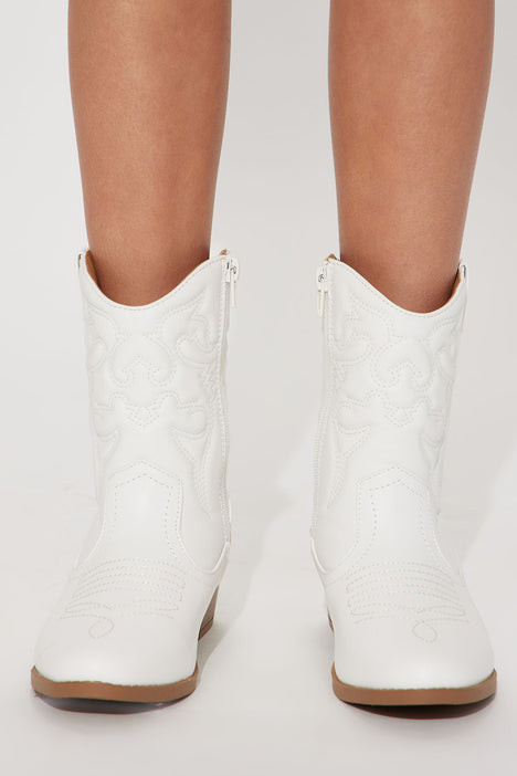 White top mini boots