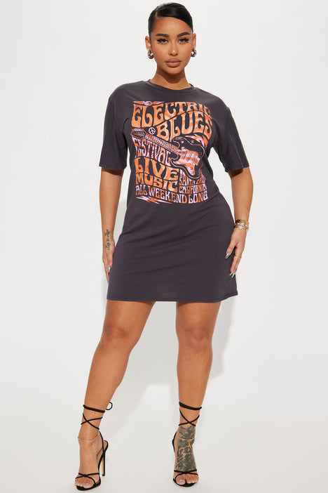 Graphic t shirt sales dress fashion nova