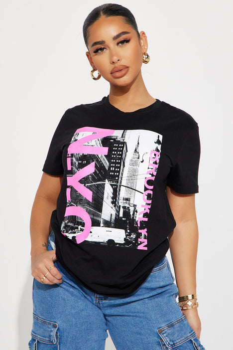 Black pink discount graphic tee