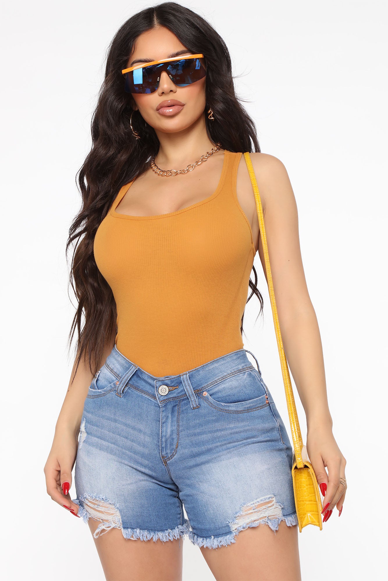Mustard tank top outfit 2025